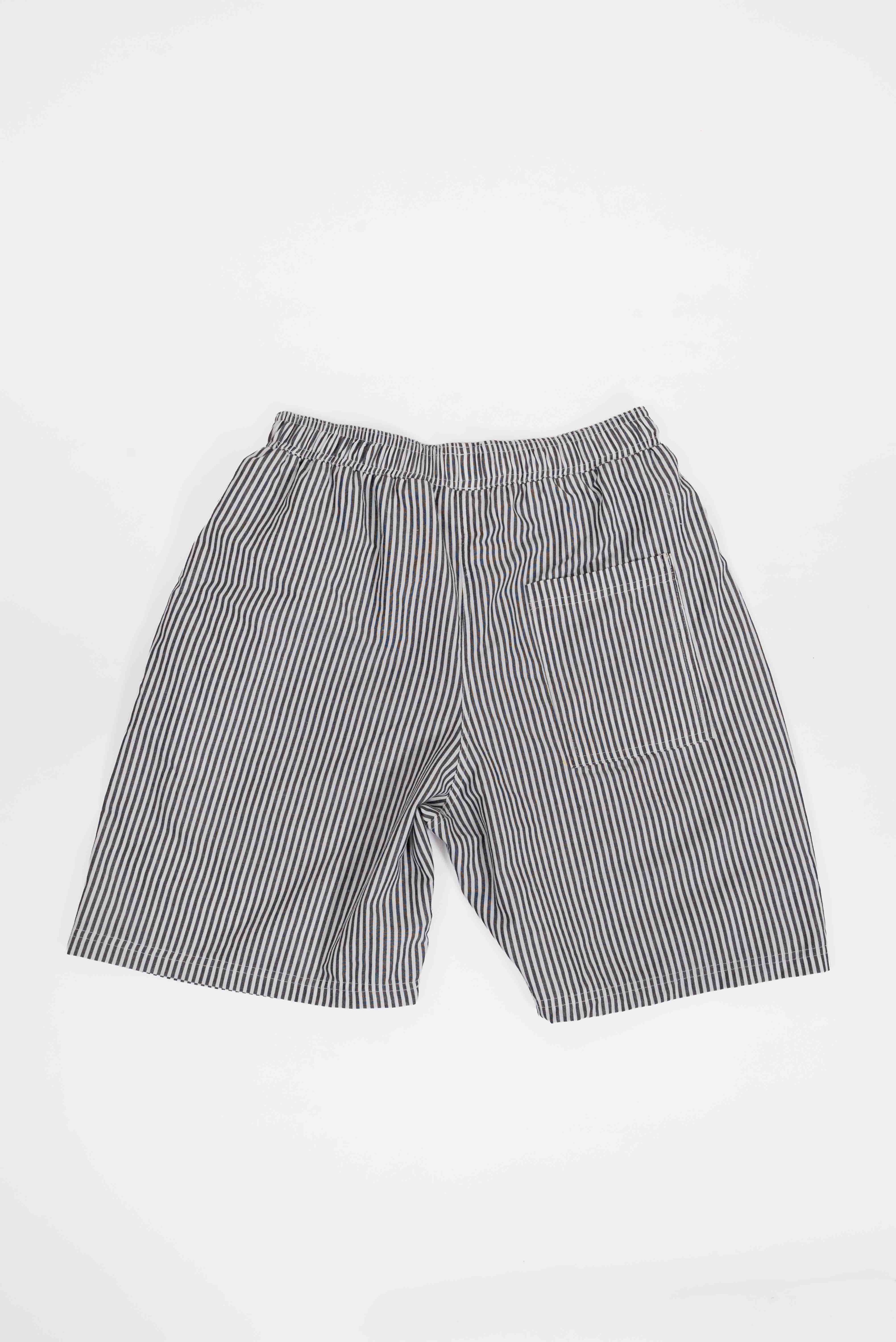 Short Gris Rayas Negras