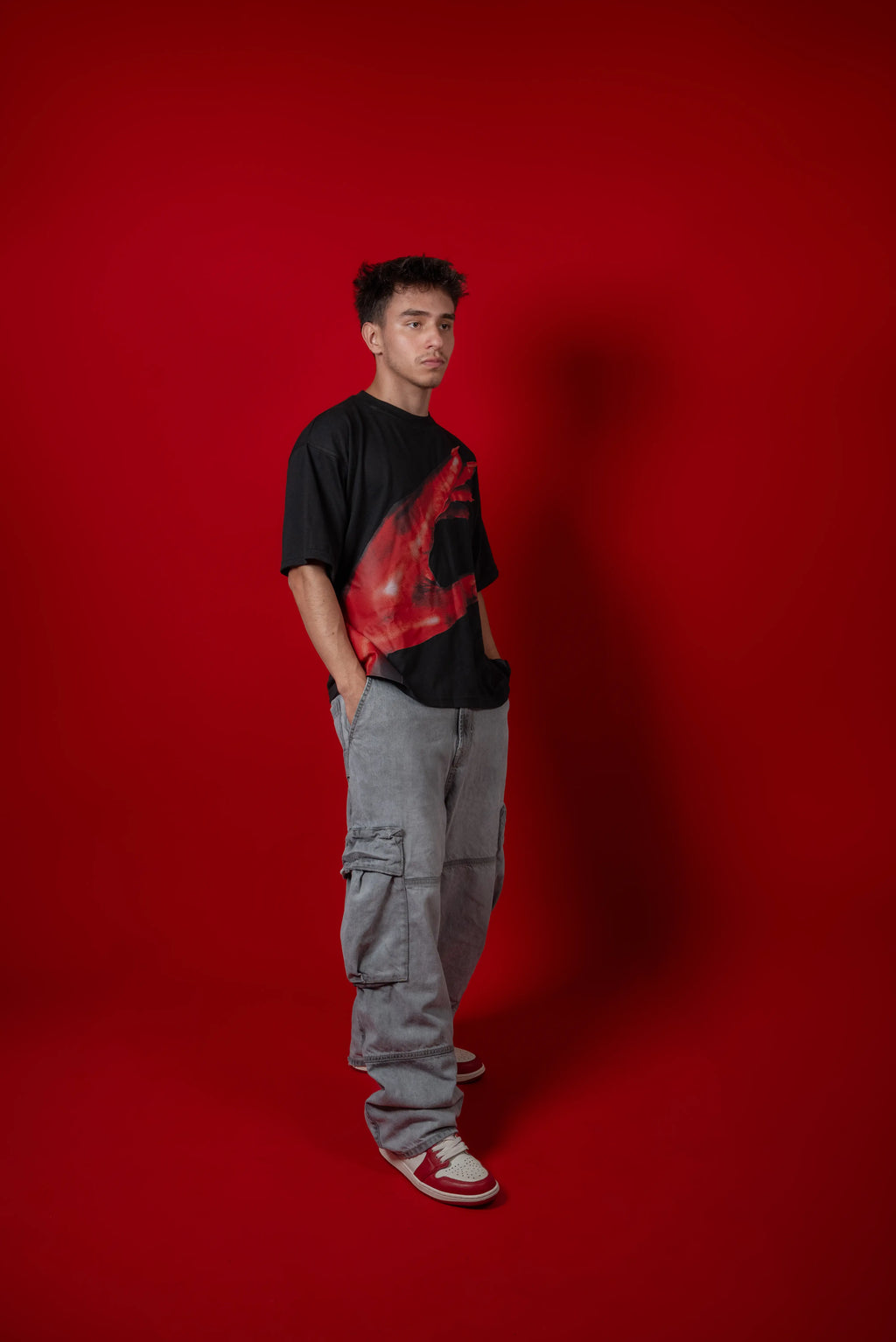 Camiseta Negra Red Hand